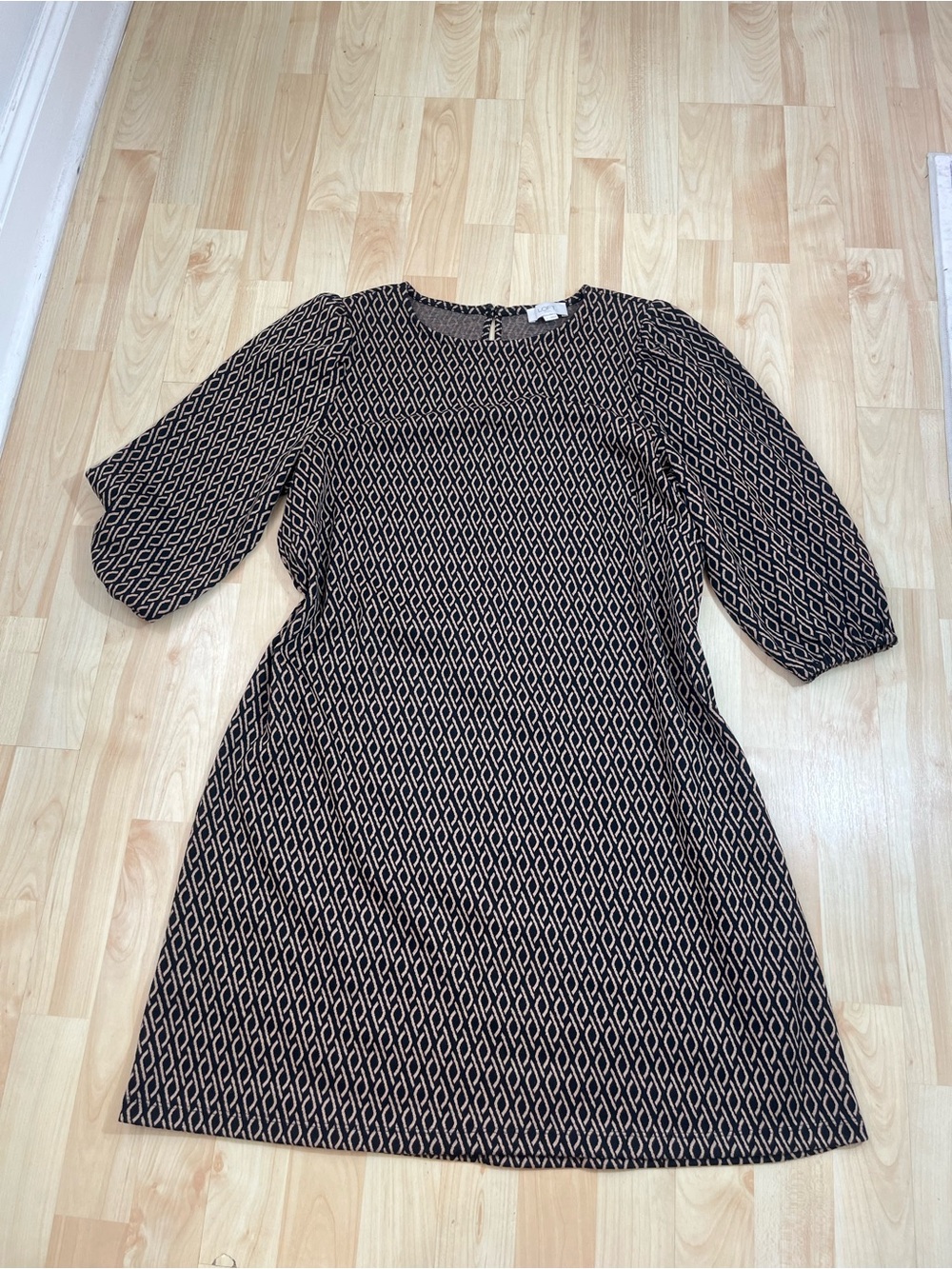 LOFT black and tan printed shift dress geometric pattern long sleeve size large